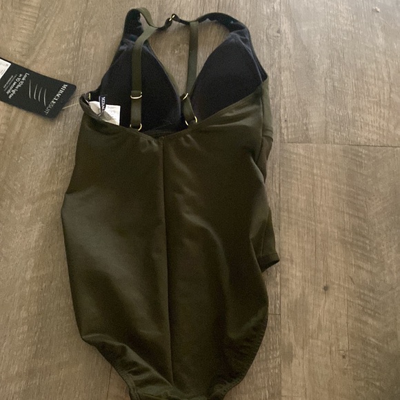 Miraclesuit sz 6 green swimsuit nwt - Picture 2 of 3